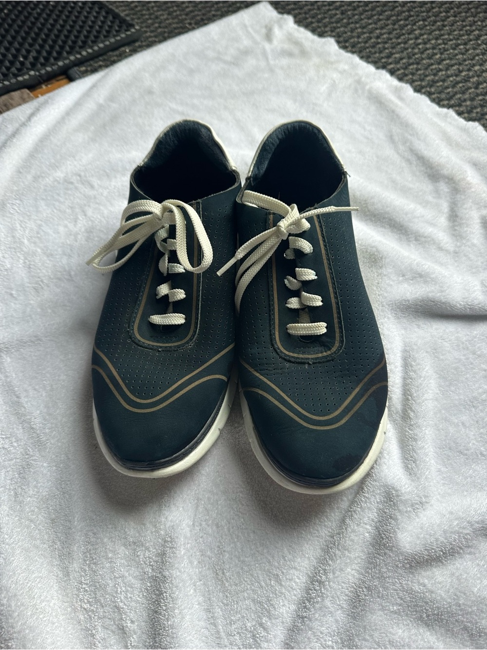 Vionic Women's Navy Sneakers with Cream Accents